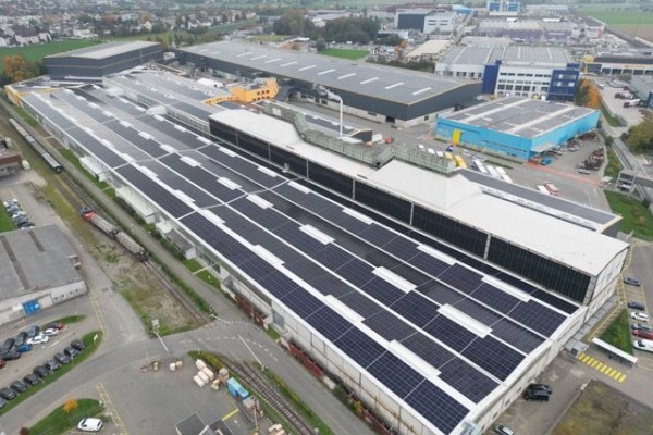 Grösste Solaranlage auf einem Dach, in der Schweiz